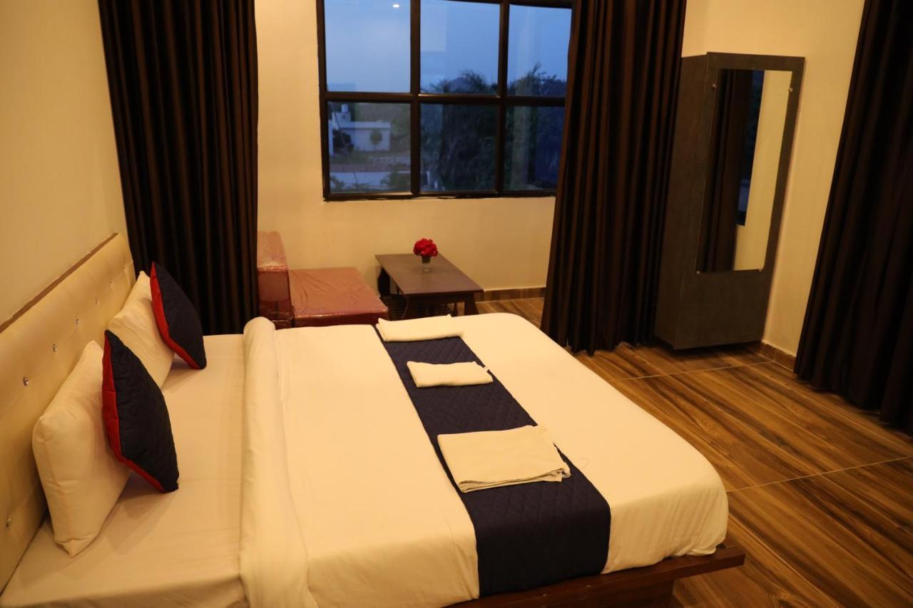 Winter Mountain Resort Pushkar Exterior photo