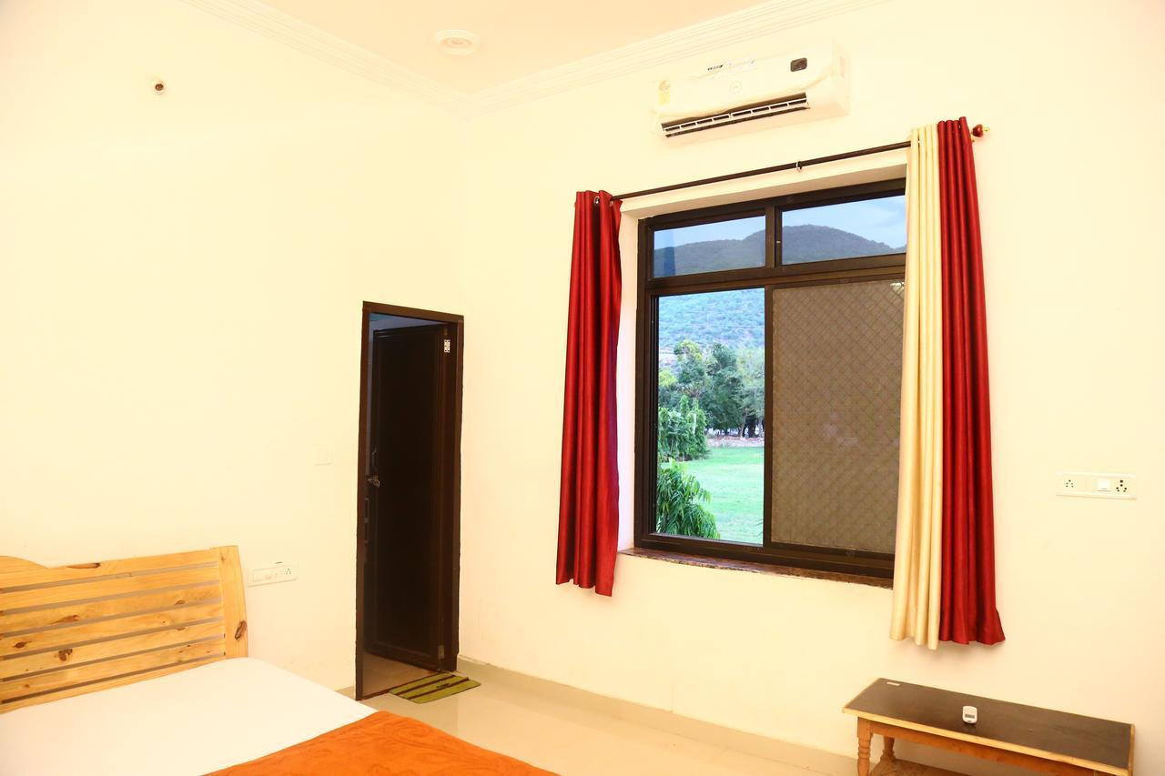 Winter Mountain Resort Pushkar Exterior photo