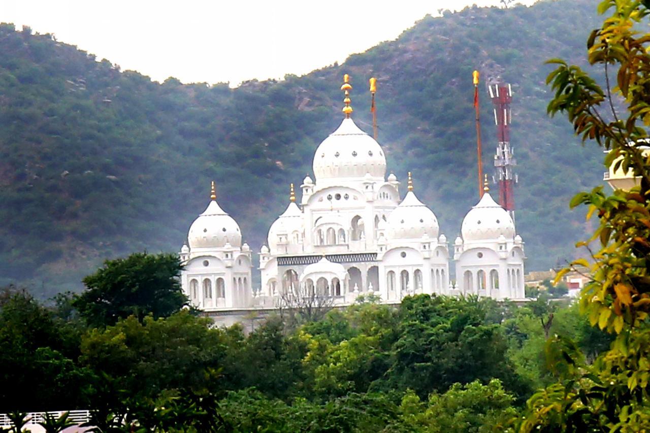 Winter Mountain Resort Pushkar Exterior photo